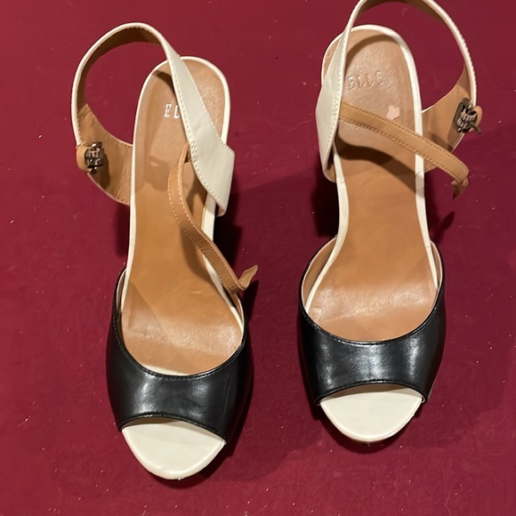 Elle 9M Platform Open Toe 5 1/4” Heel Sandals Black & Tan - Picture 3 of 8